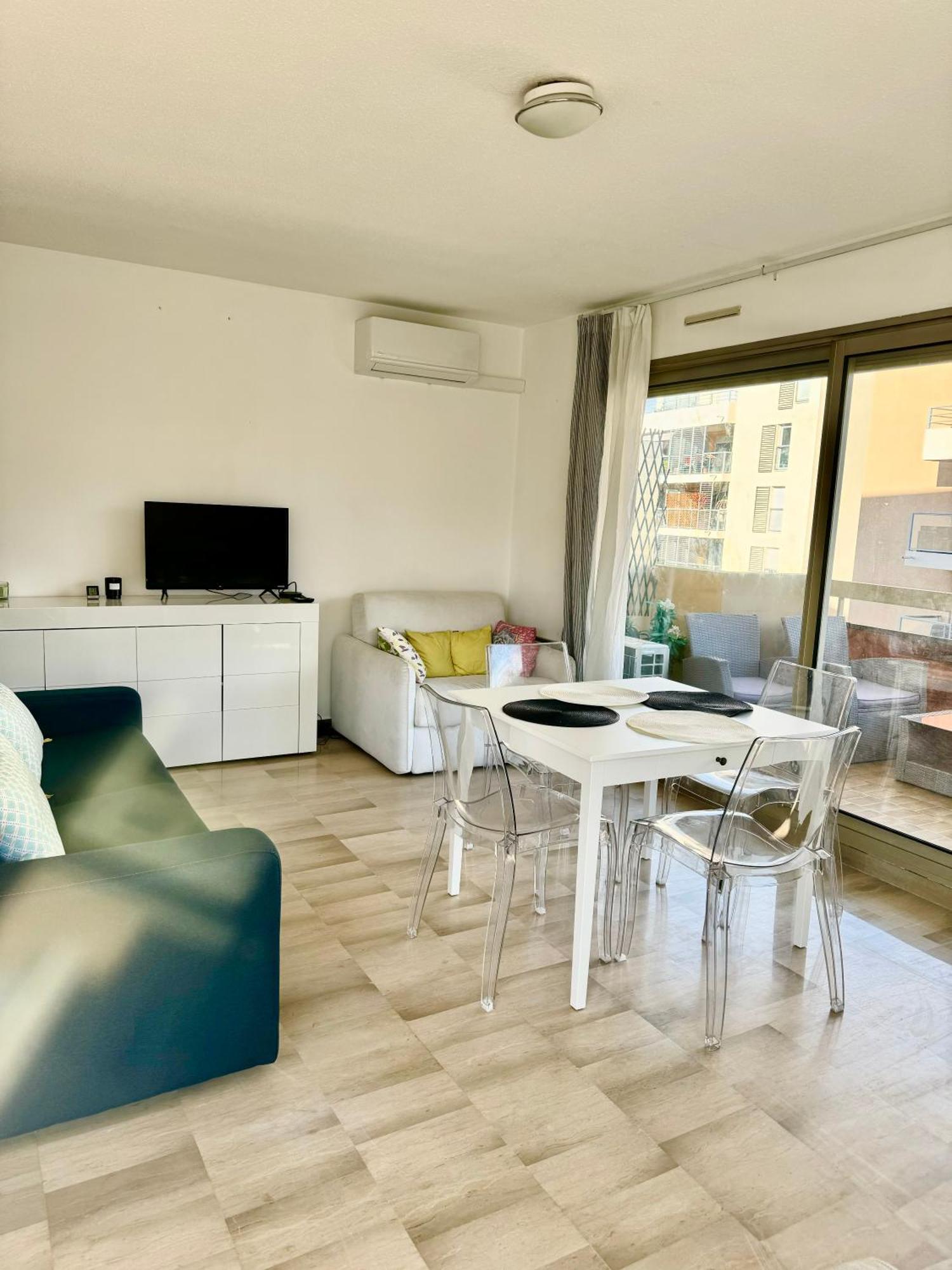 Spacieux A 150m De La 2 Terrasses *